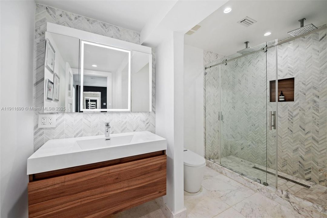 Active With Contract: $2,090,000 (3 beds, 3 baths, 1658 Square Feet)