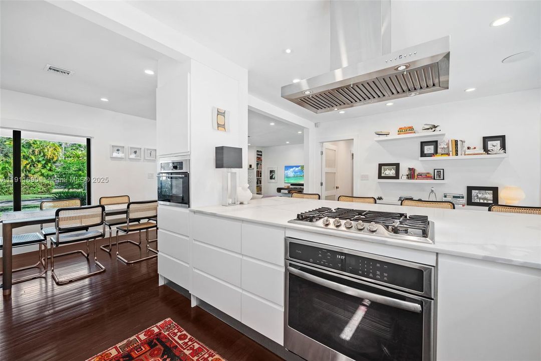 Active With Contract: $2,090,000 (3 beds, 3 baths, 1658 Square Feet)