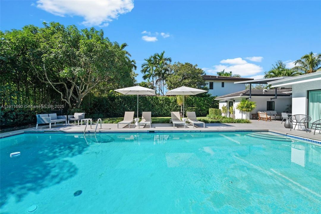 Active With Contract: $2,090,000 (3 beds, 3 baths, 1658 Square Feet)