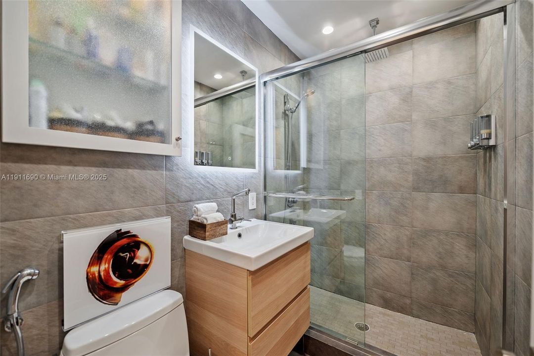 Active With Contract: $2,090,000 (3 beds, 3 baths, 1658 Square Feet)