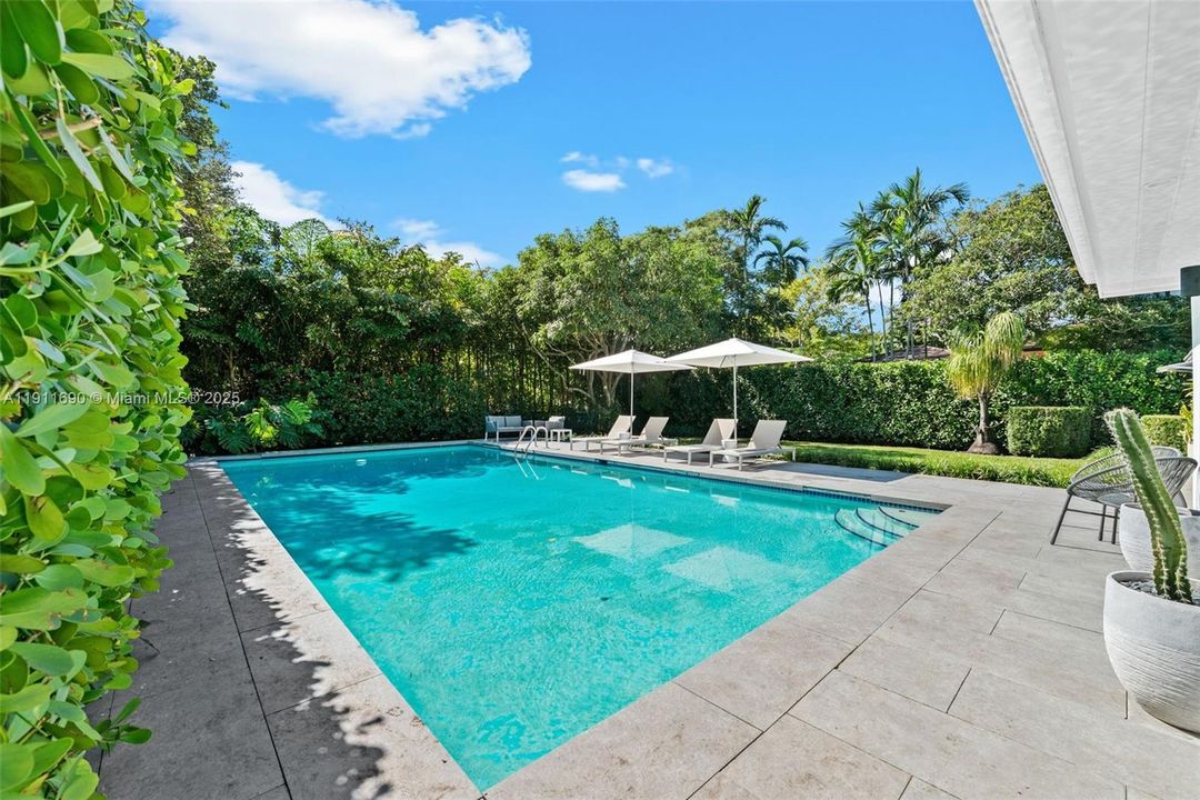 Active With Contract: $2,090,000 (3 beds, 3 baths, 1658 Square Feet)