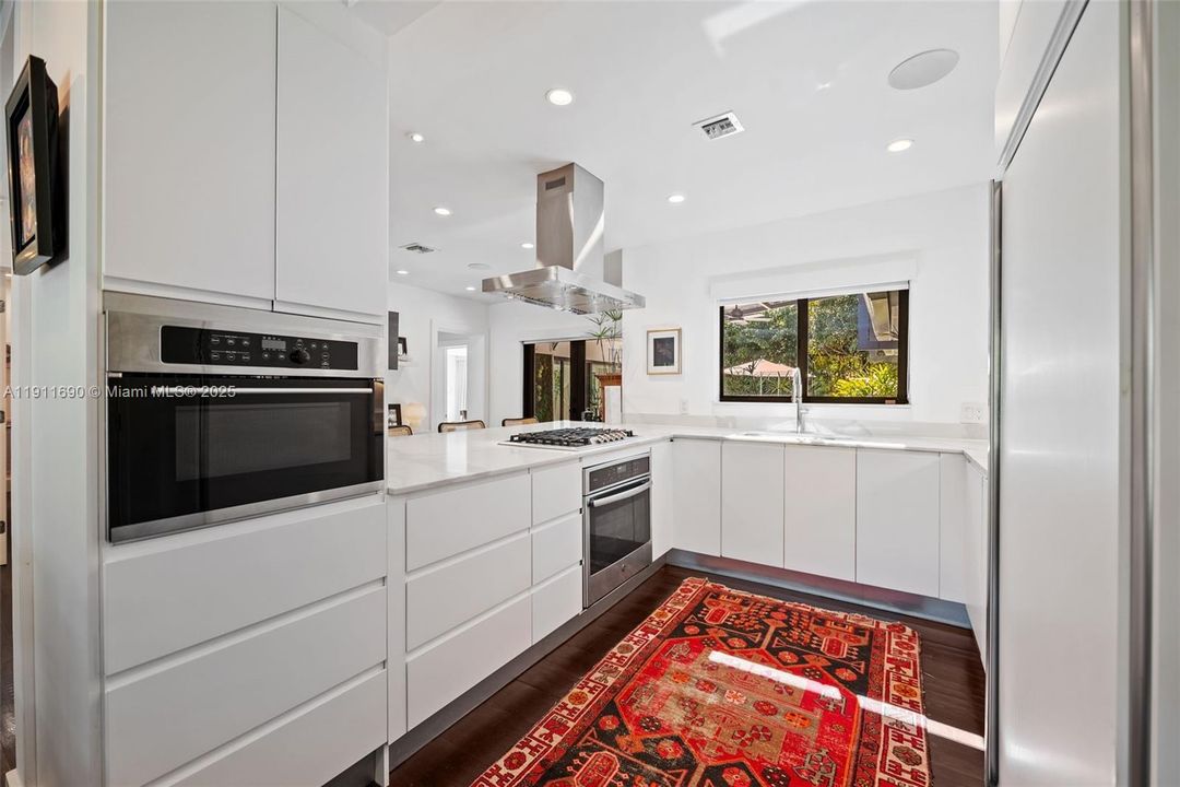 Active With Contract: $2,090,000 (3 beds, 3 baths, 1658 Square Feet)