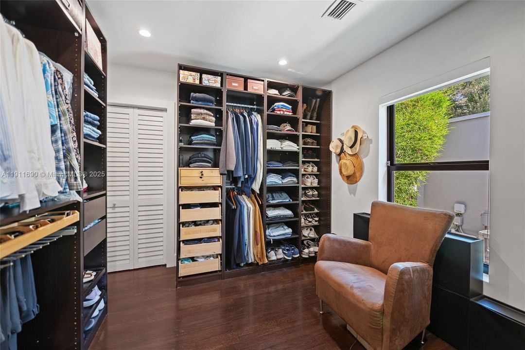 Active With Contract: $2,090,000 (3 beds, 3 baths, 1658 Square Feet)