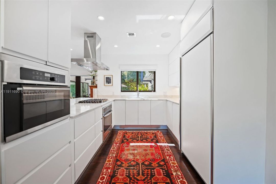 Active With Contract: $2,090,000 (3 beds, 3 baths, 1658 Square Feet)