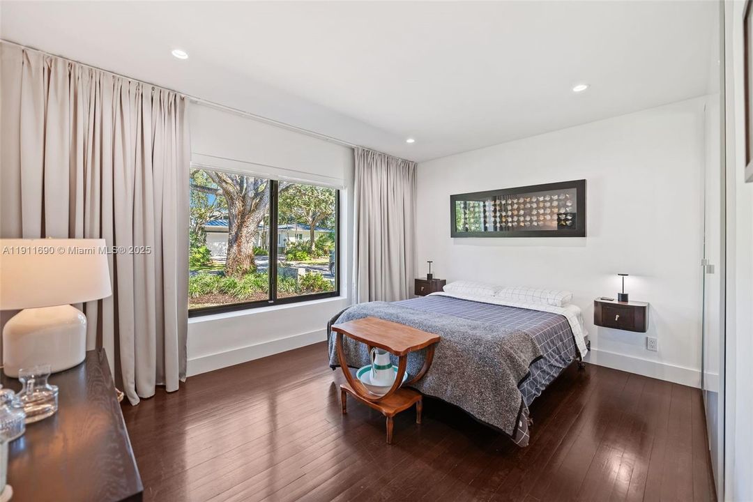 Active With Contract: $2,090,000 (3 beds, 3 baths, 1658 Square Feet)