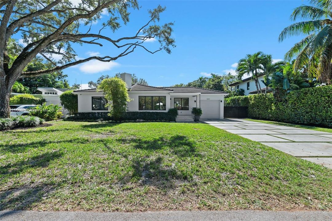 Active With Contract: $2,090,000 (3 beds, 3 baths, 1658 Square Feet)