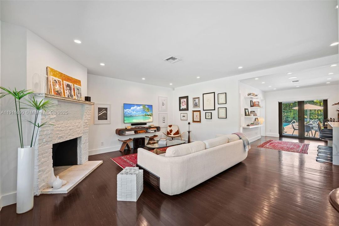 Active With Contract: $2,090,000 (3 beds, 3 baths, 1658 Square Feet)