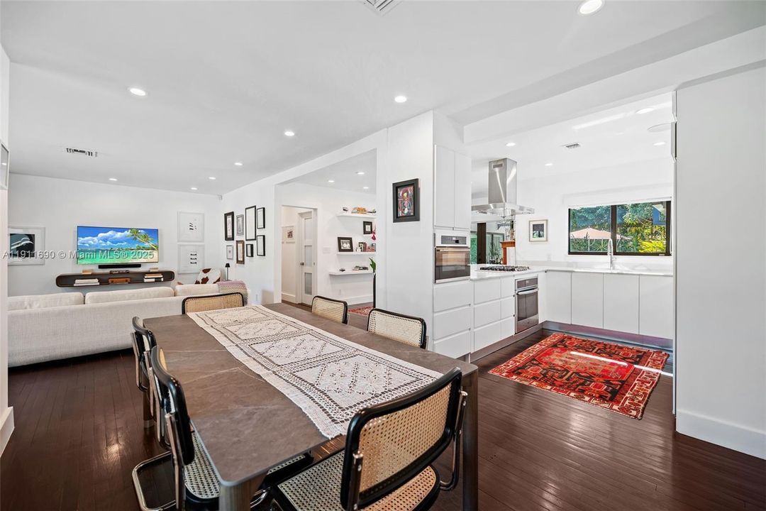 Active With Contract: $2,090,000 (3 beds, 3 baths, 1658 Square Feet)