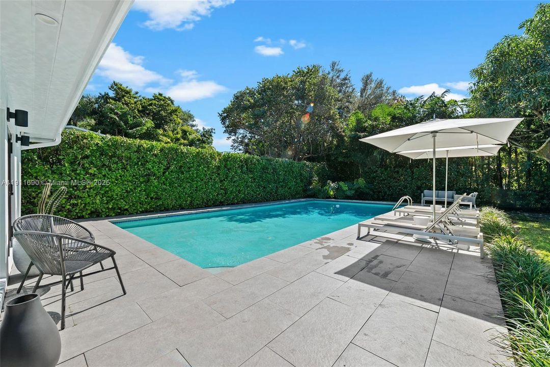 Active With Contract: $2,090,000 (3 beds, 3 baths, 1658 Square Feet)