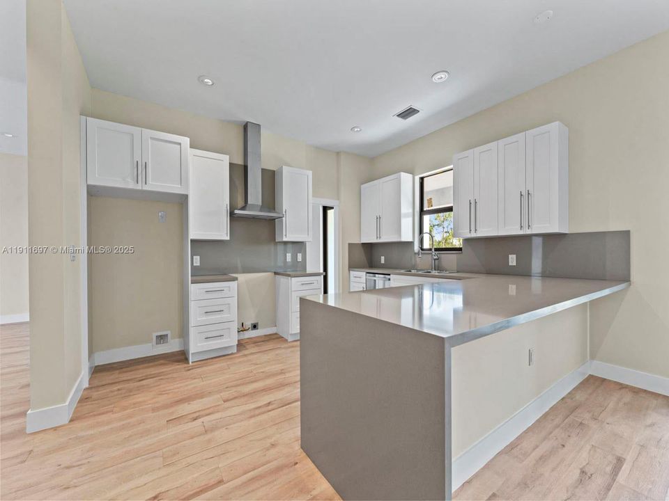 For Rent: $4,600 (4 beds, 4 baths, 2600 Square Feet)