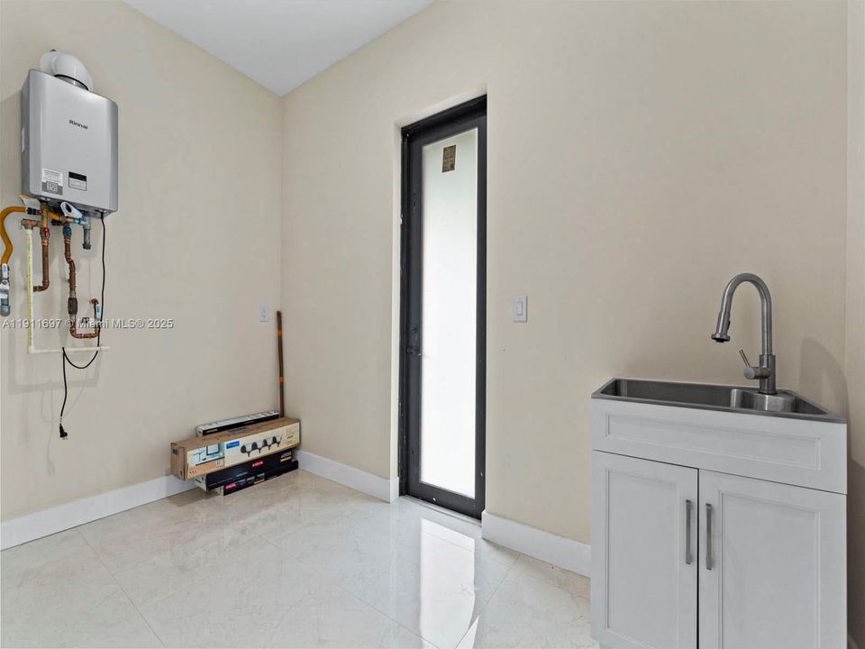 For Rent: $4,600 (4 beds, 4 baths, 2600 Square Feet)