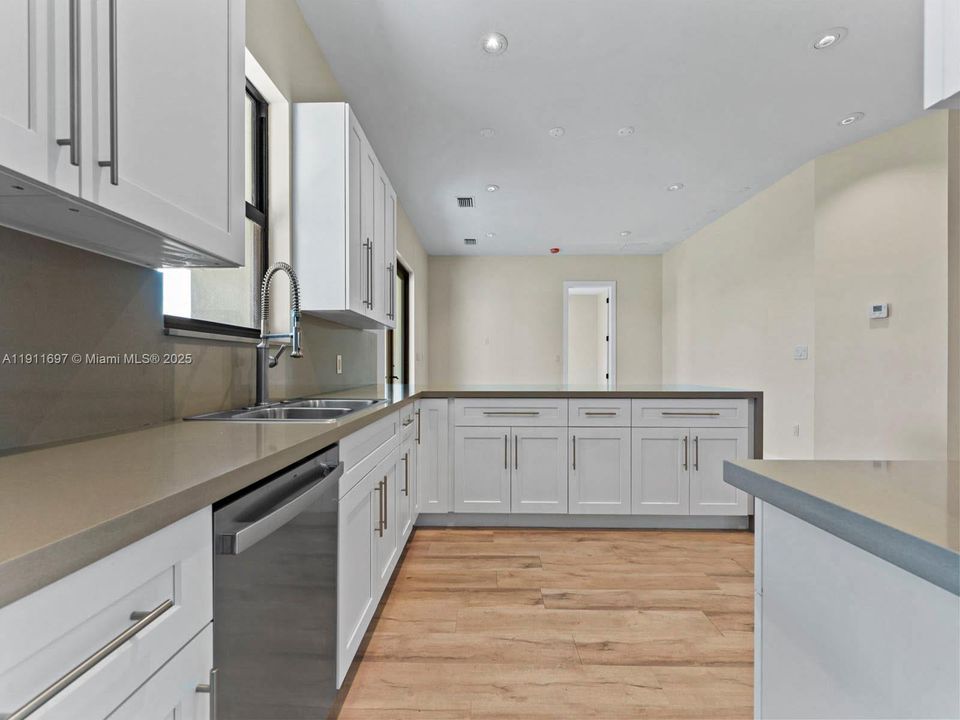 For Rent: $4,600 (4 beds, 4 baths, 2600 Square Feet)