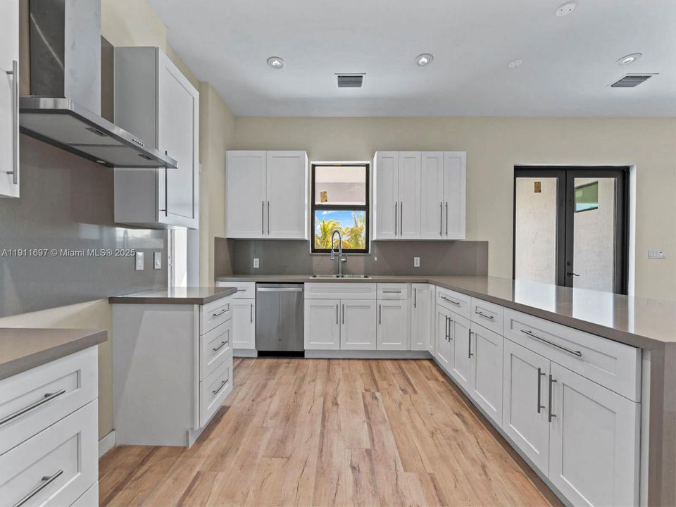 For Rent: $4,600 (4 beds, 4 baths, 2600 Square Feet)