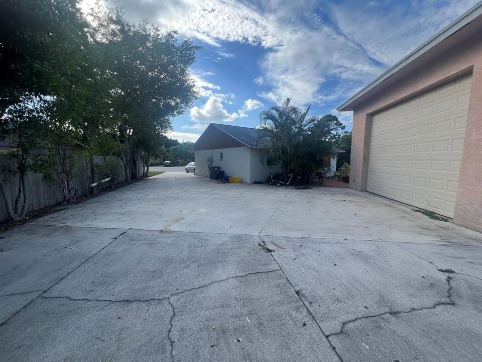 driveway at Frangipani