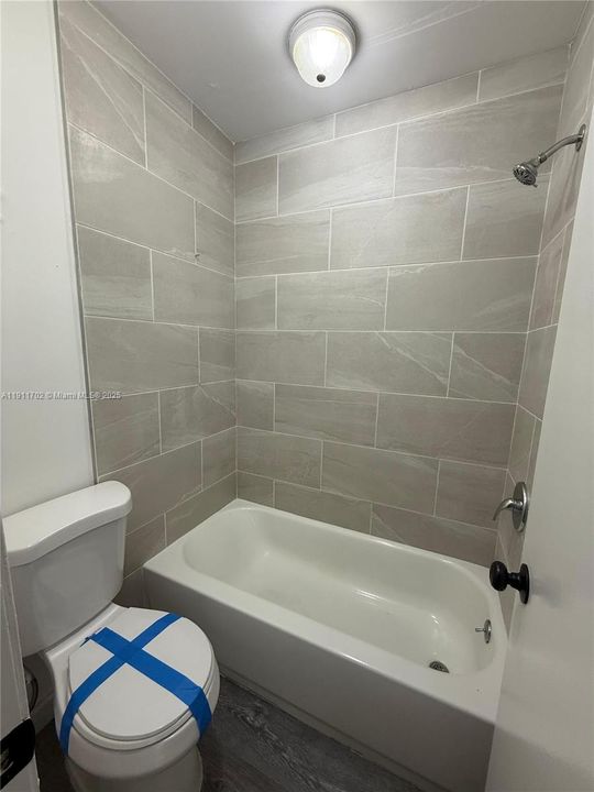 合同活跃: $2,300 (3 贝兹, 2 浴室, 1570 平方英尺)