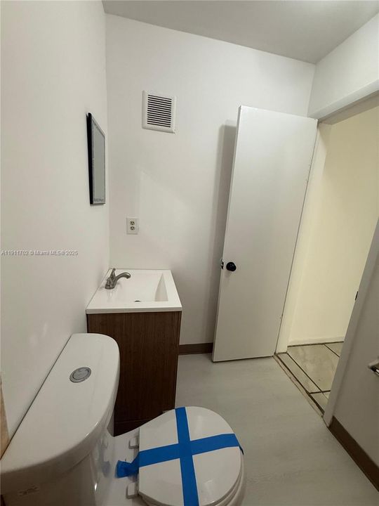 合同活跃: $2,300 (3 贝兹, 2 浴室, 1570 平方英尺)