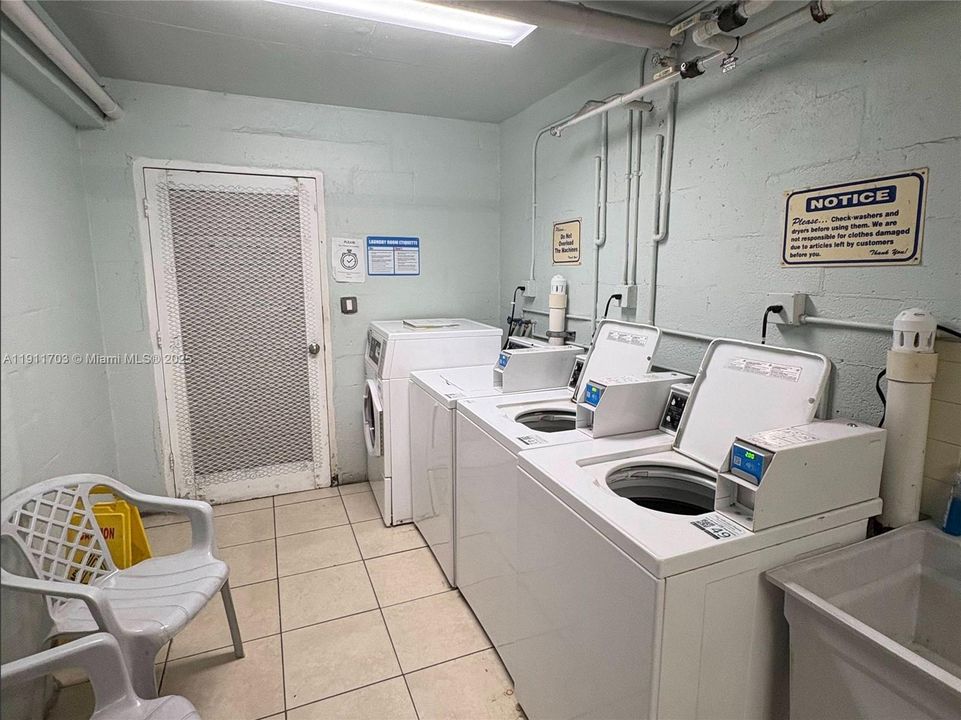 Под контрактом: $175,000 (0 спален, 1 ванн, 430 Квадратных фут)