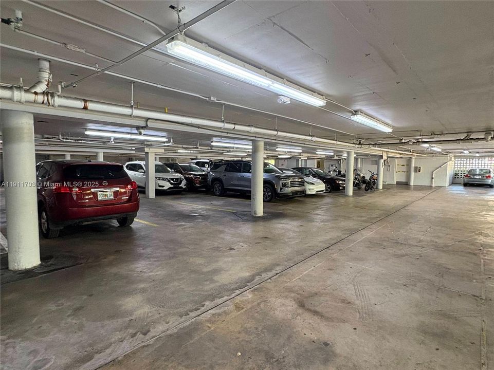 Под контрактом: $175,000 (0 спален, 1 ванн, 430 Квадратных фут)