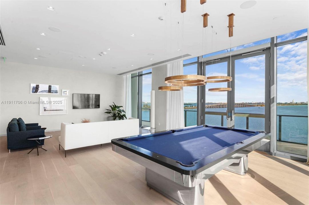 For Sale: $1,580,000 (3 beds, 3 baths, 1526 Square Feet)