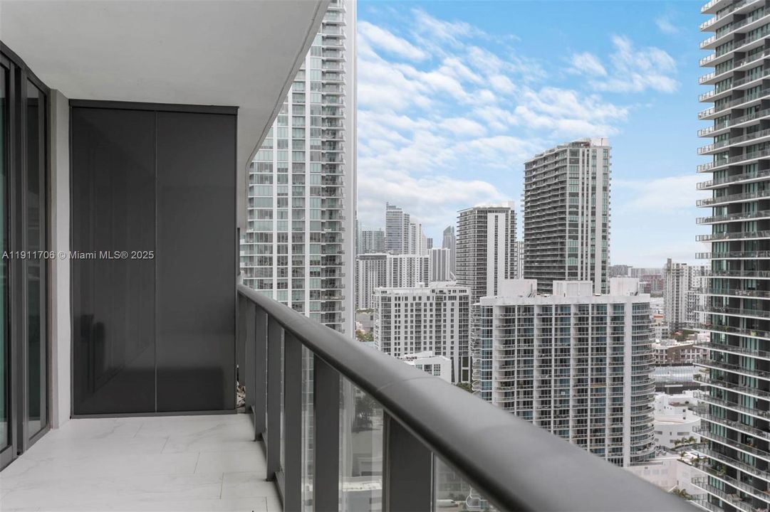 For Sale: $1,580,000 (3 beds, 3 baths, 1526 Square Feet)