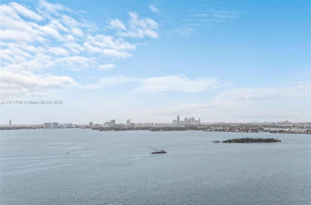 For Sale: $1,580,000 (3 beds, 3 baths, 1526 Square Feet)