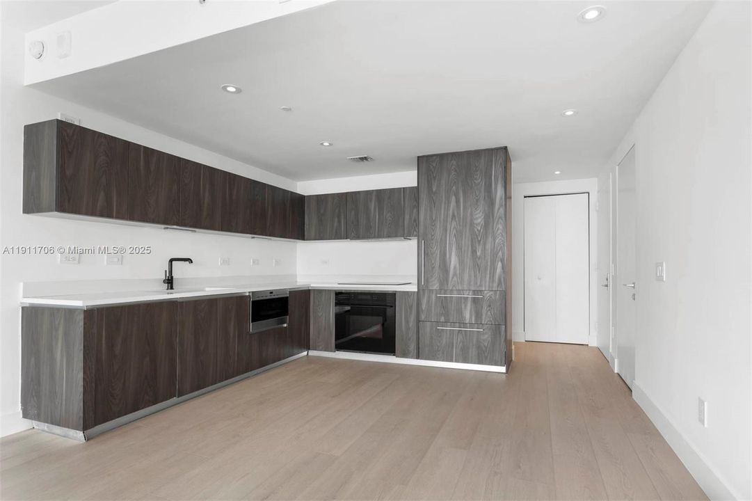 For Sale: $1,580,000 (3 beds, 3 baths, 1526 Square Feet)