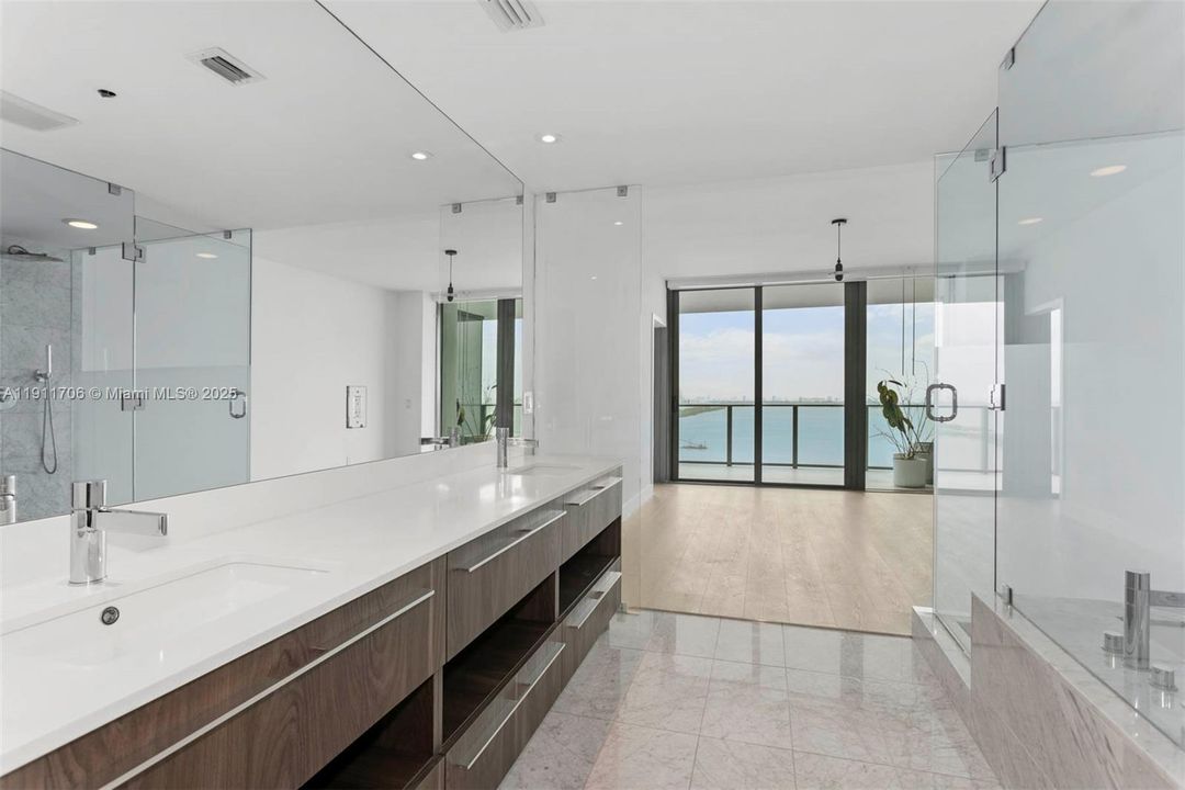 For Sale: $1,580,000 (3 beds, 3 baths, 1526 Square Feet)