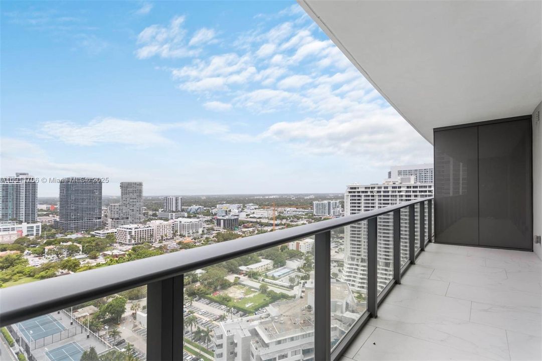 For Sale: $1,580,000 (3 beds, 3 baths, 1526 Square Feet)