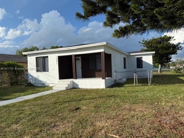 For Sale: $460,000 (3 beds, 1 baths, 1056 Square Feet)