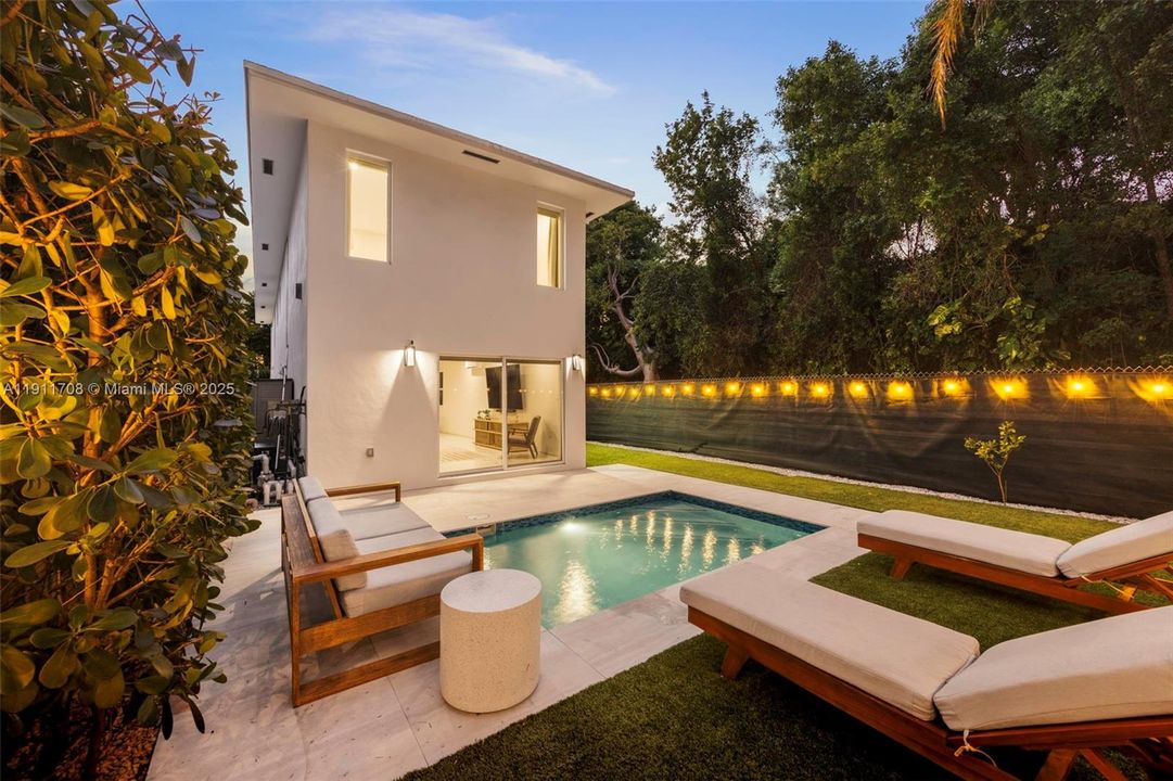 Active With Contract: $2,050,000 (4 beds, 4 baths, 2220 Square Feet)