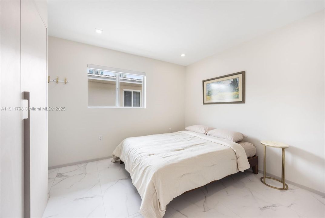 Active With Contract: $2,050,000 (4 beds, 4 baths, 2220 Square Feet)