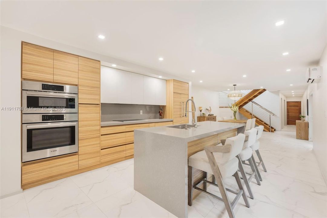 Active With Contract: $2,050,000 (4 beds, 4 baths, 2220 Square Feet)