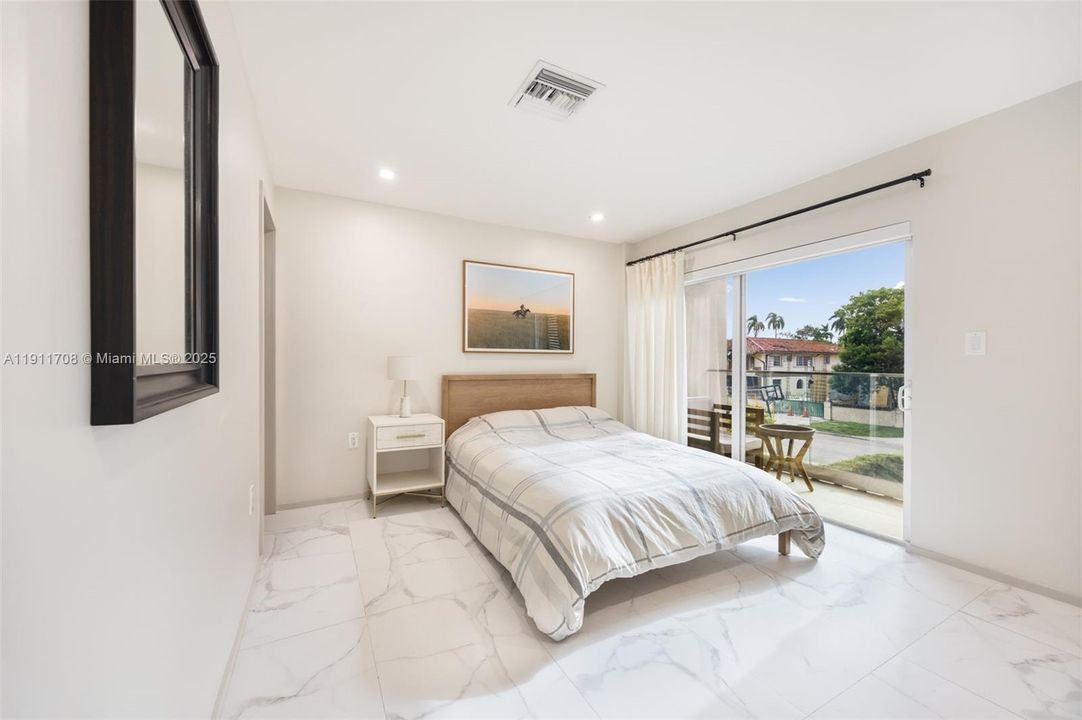 Active With Contract: $2,050,000 (4 beds, 4 baths, 2220 Square Feet)