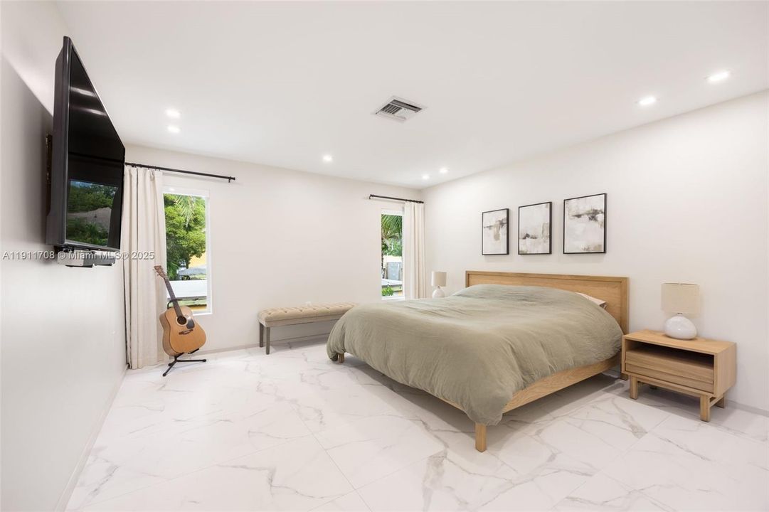 Active With Contract: $2,050,000 (4 beds, 4 baths, 2220 Square Feet)