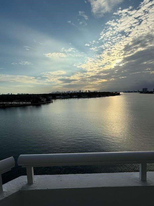 Activo con contrato: $3,200 (2 camas, 2 baños, 1130 Pies cuadrados)