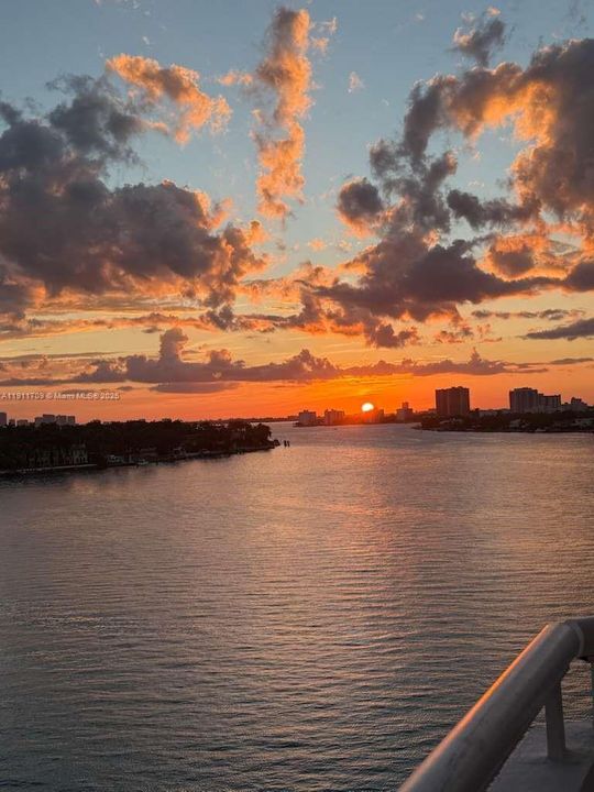 Activo con contrato: $3,200 (2 camas, 2 baños, 1130 Pies cuadrados)