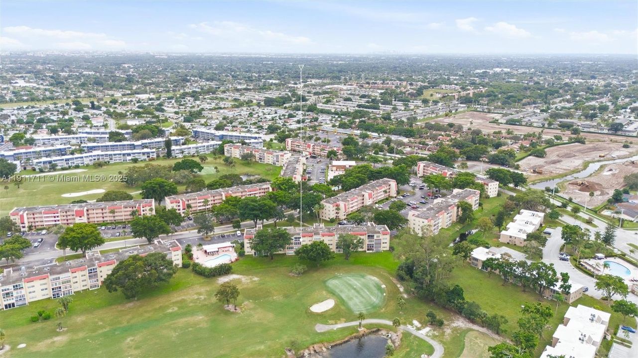 На продажу: $99,990 (2 спален, 2 ванн, 930 Квадратных фут)