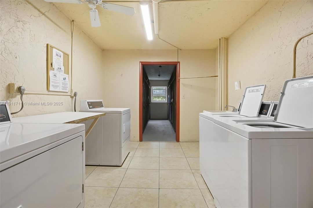 На продажу: $99,990 (2 спален, 2 ванн, 930 Квадратных фут)