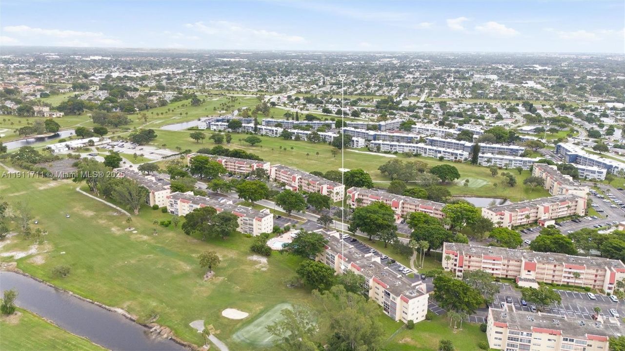 На продажу: $99,990 (2 спален, 2 ванн, 930 Квадратных фут)