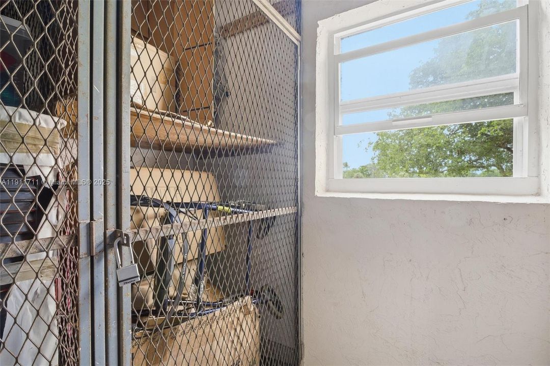 На продажу: $99,990 (2 спален, 2 ванн, 930 Квадратных фут)