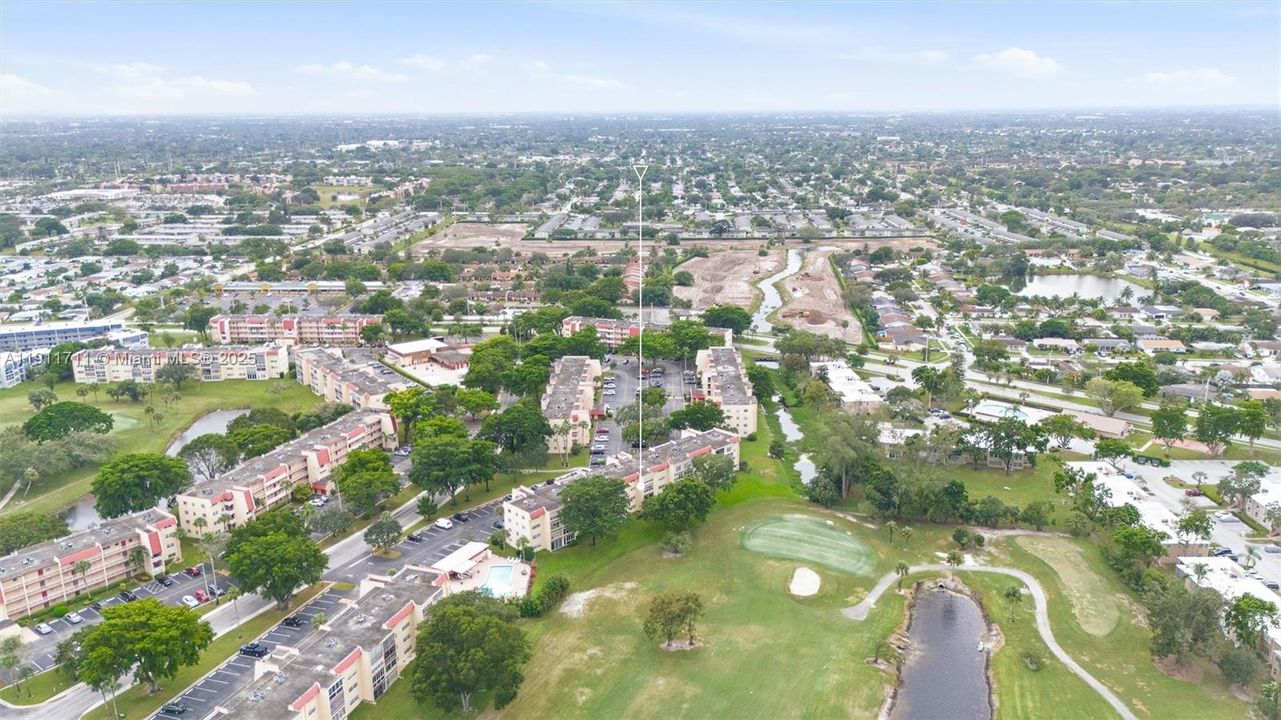 На продажу: $99,990 (2 спален, 2 ванн, 930 Квадратных фут)