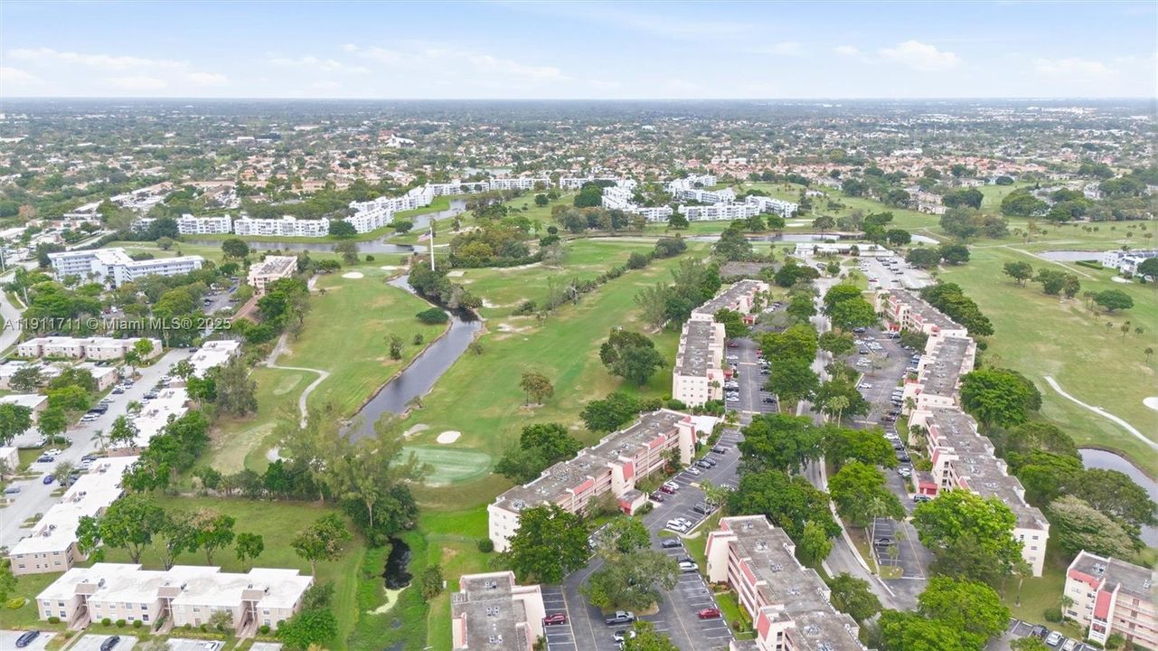 На продажу: $99,990 (2 спален, 2 ванн, 930 Квадратных фут)