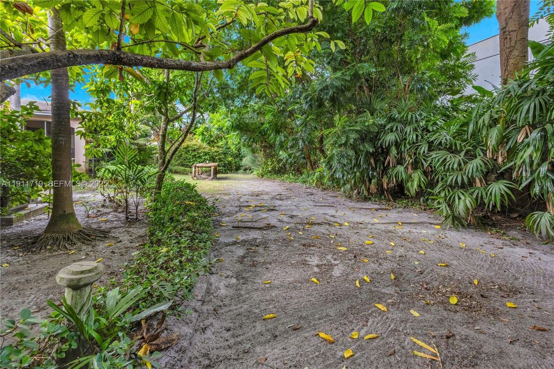 待售: $2,895,000 (0.29 acres)