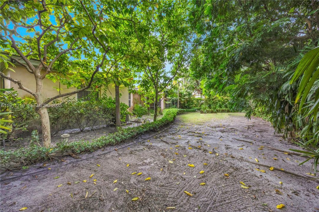 待售: $2,895,000 (0.29 acres)