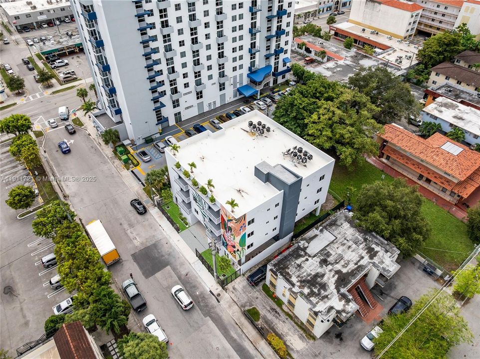 待售: $700,000 (2 贝兹, 2 浴室, 1020 平方英尺)