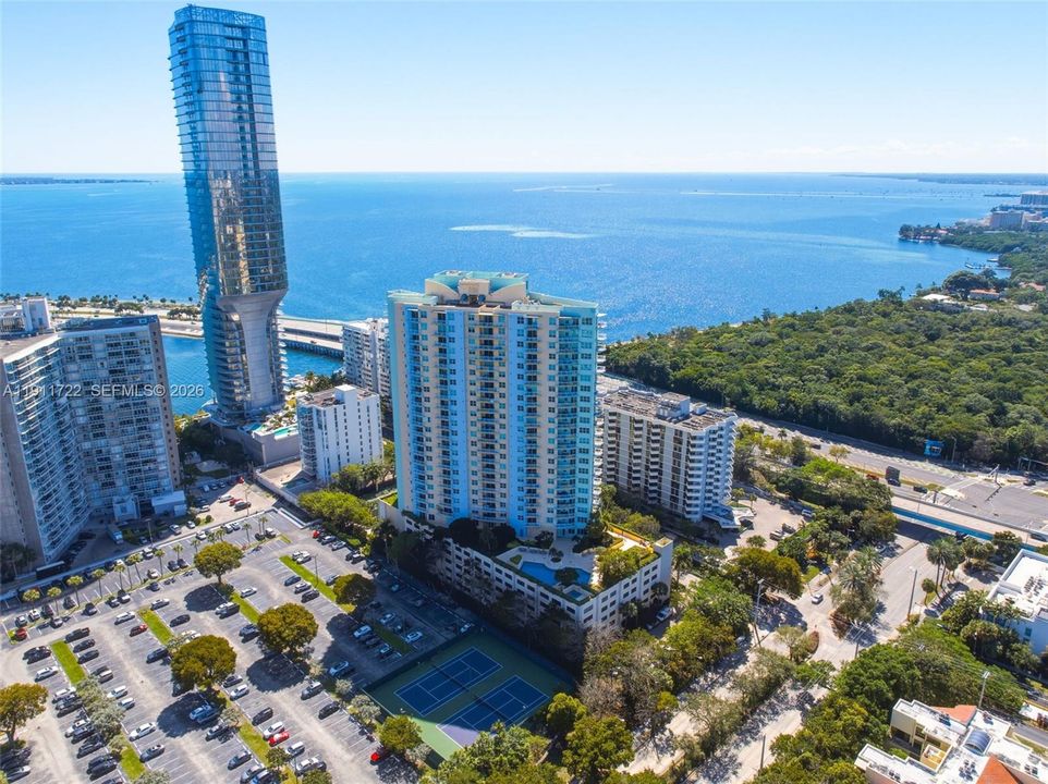 For Sale: $769,000 (2 beds, 2 baths, 1190 Square Feet)