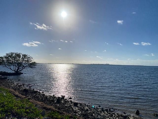 For Sale: $769,000 (2 beds, 2 baths, 1190 Square Feet)