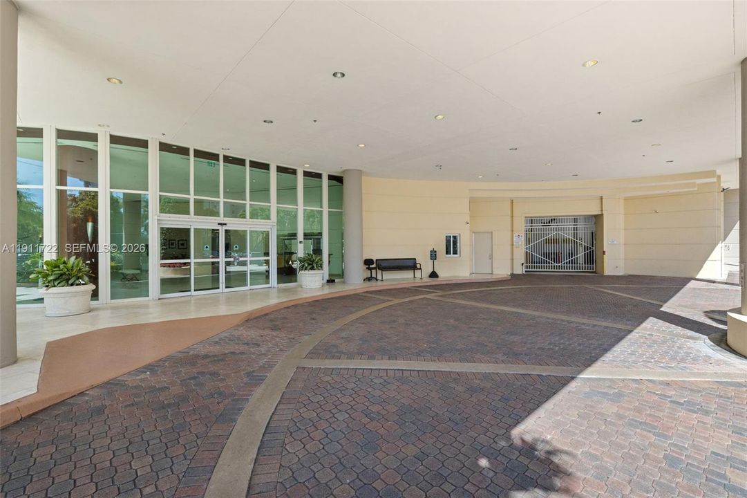 For Sale: $769,000 (2 beds, 2 baths, 1190 Square Feet)