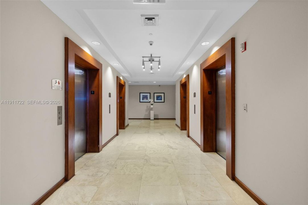 For Sale: $769,000 (2 beds, 2 baths, 1190 Square Feet)