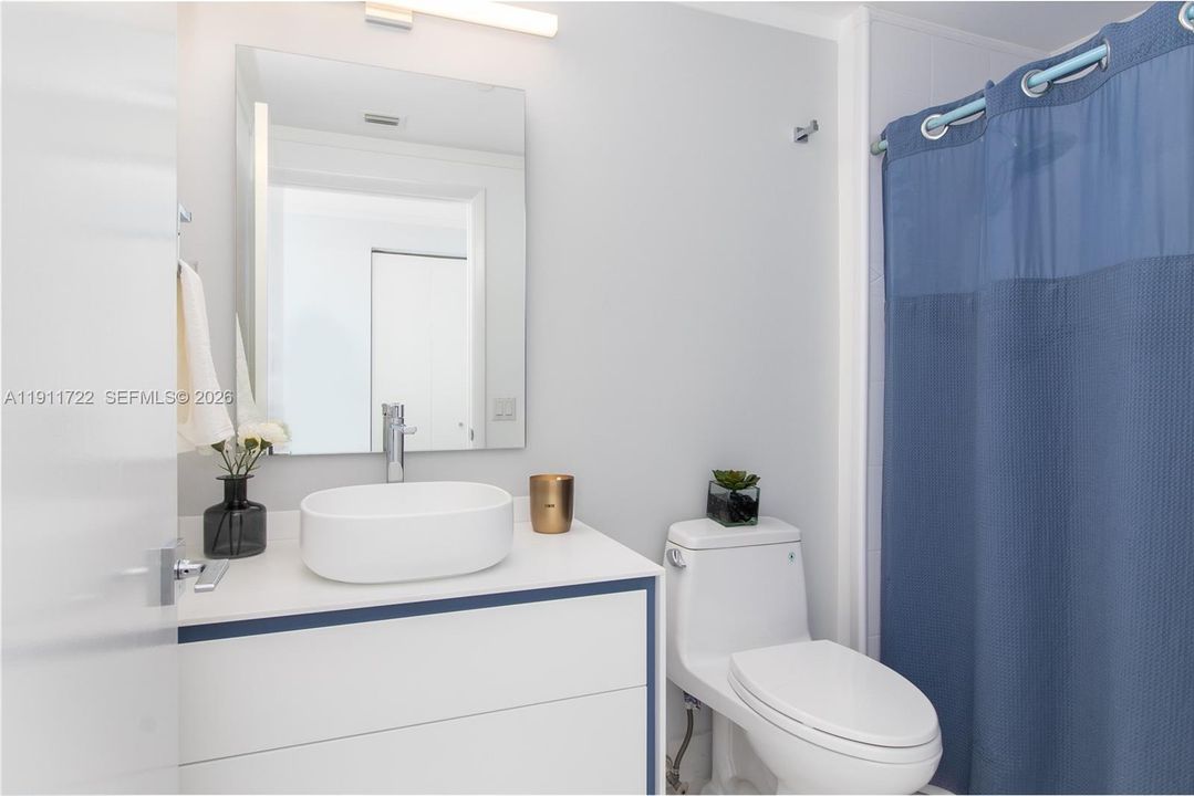 For Sale: $769,000 (2 beds, 2 baths, 1190 Square Feet)